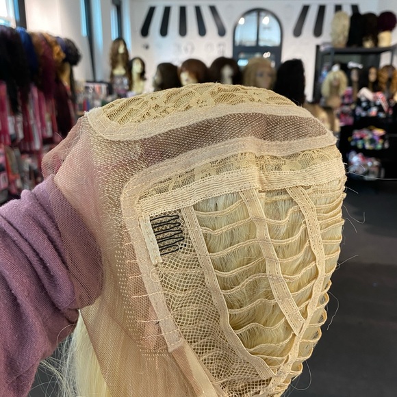 Long Mermaid Beach Waves Blonde Lace Front!! - Picture 7 of 7